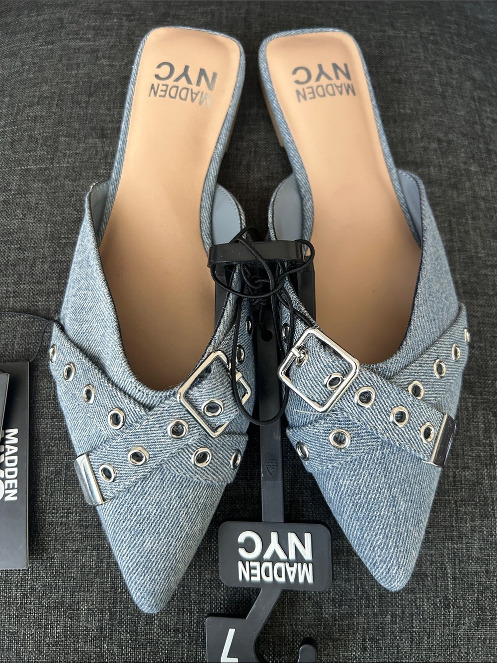 NEW 🆕 Steve Madden Women's Light Blue Denim Pointed Mule size 7 - Picture 2 of 4